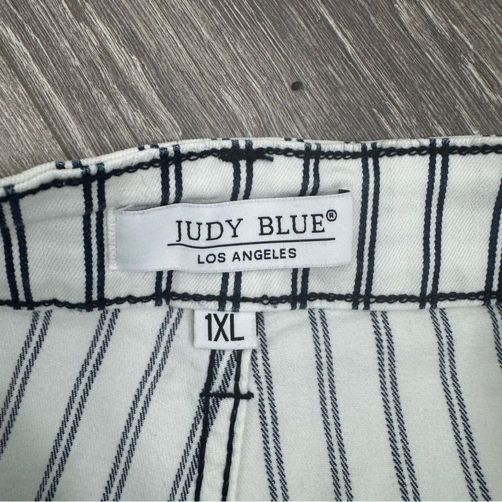JUDY BLUE Striped High-Waisted Blue Women's Shorts Size 1X - Picture 6 of 13